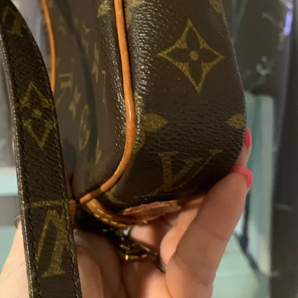 Louis Vuitton vintage Monogram Pochette Marly Bandouliere - Picture 8 of 16
